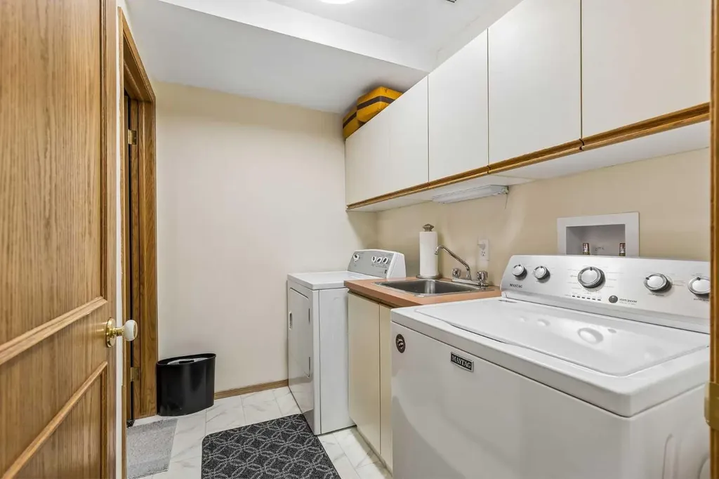 143 Sierra Morena Terrace SW Calgary AB T3H 3A2