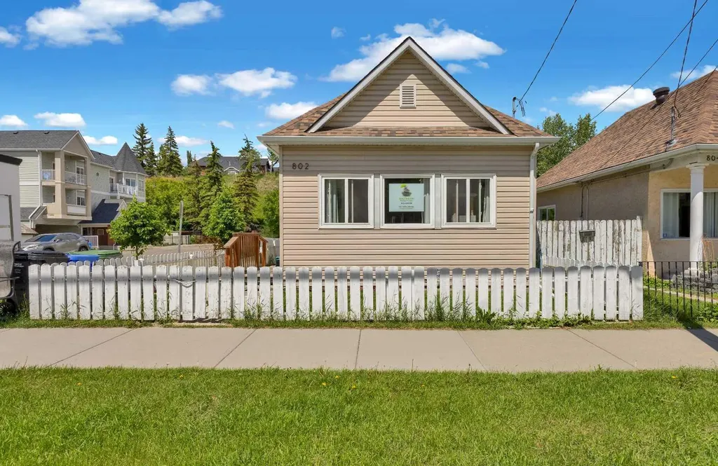804 Mcdougall Road NE Calgary AB T2E 5A3