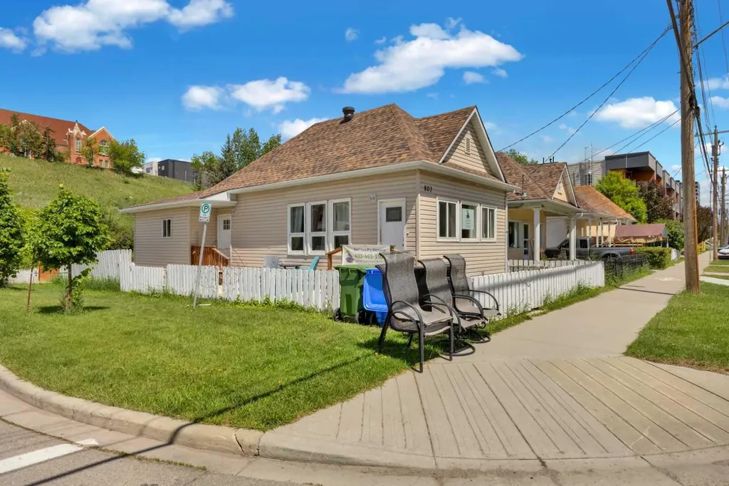 804 Mcdougall Road NE Calgary AB T2E 5A3