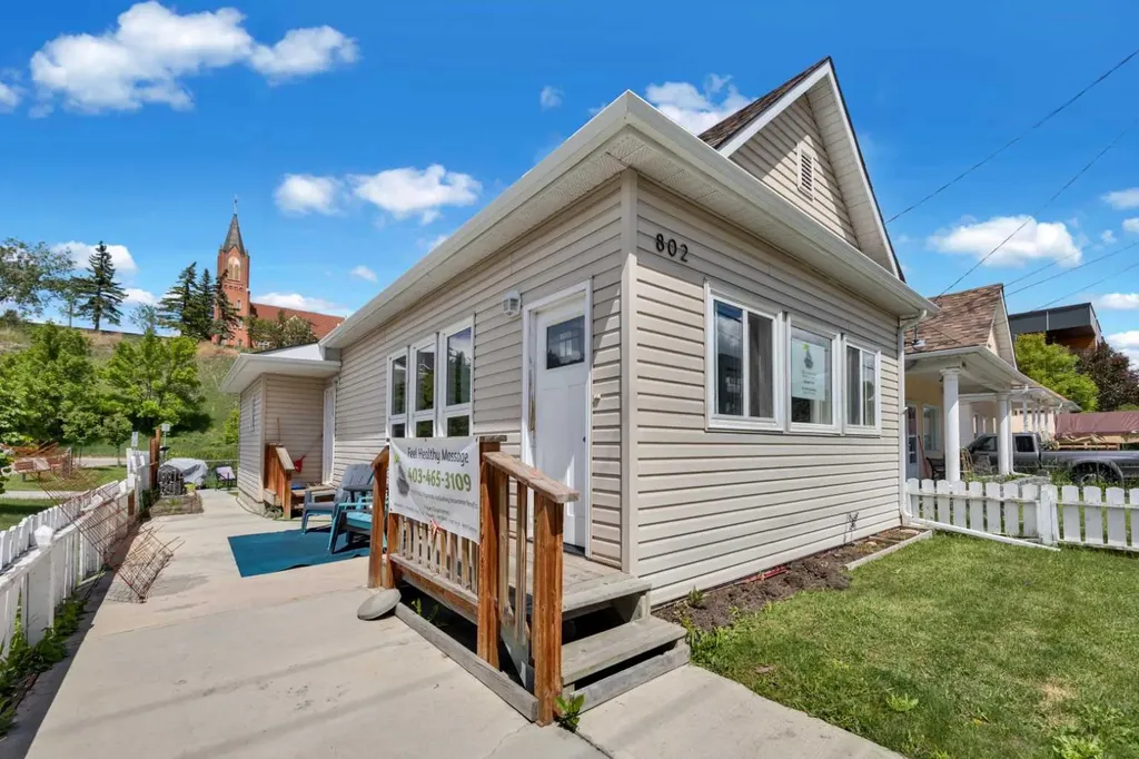 804 Mcdougall Road NE Calgary AB T2E 5A3