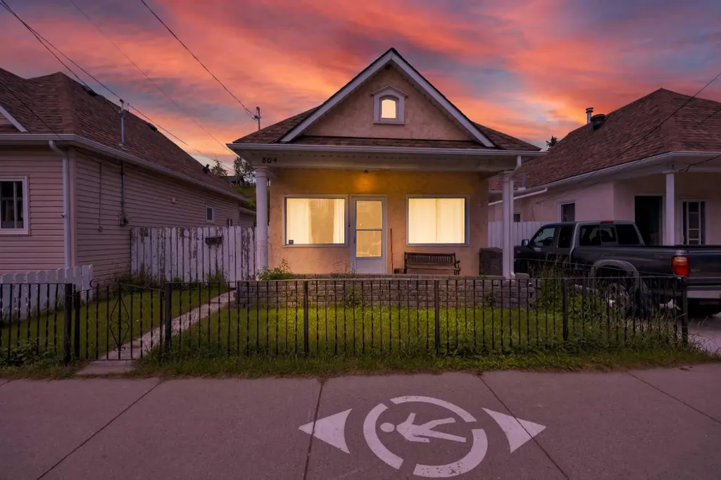 804 Mcdougall Road NE Calgary AB T2E 5A3