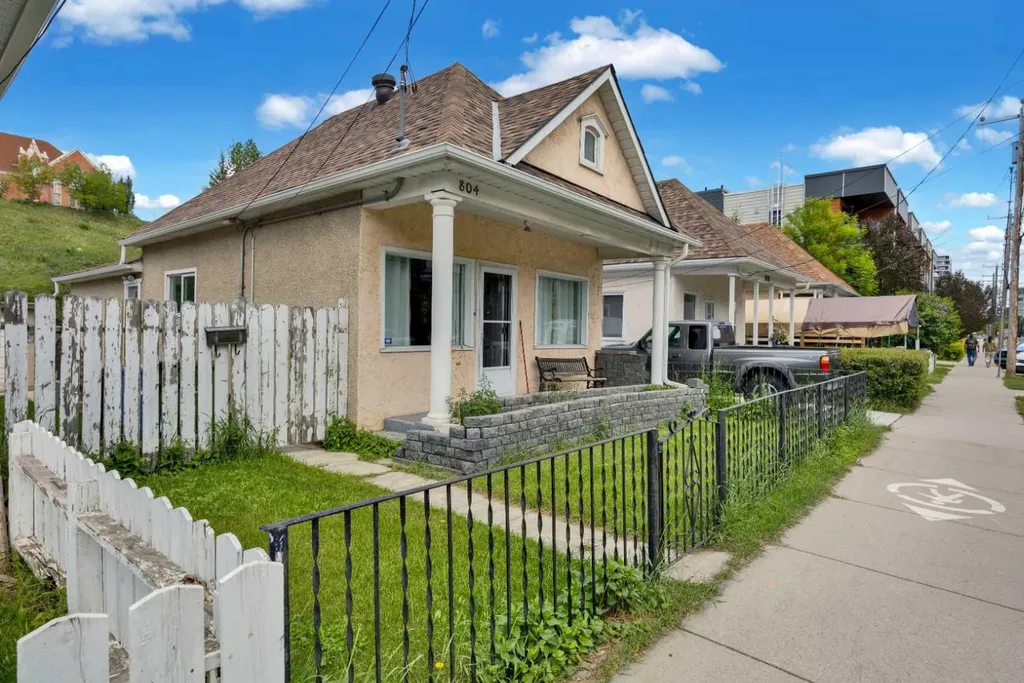 804 Mcdougall Road NE Calgary AB T2E 5A3