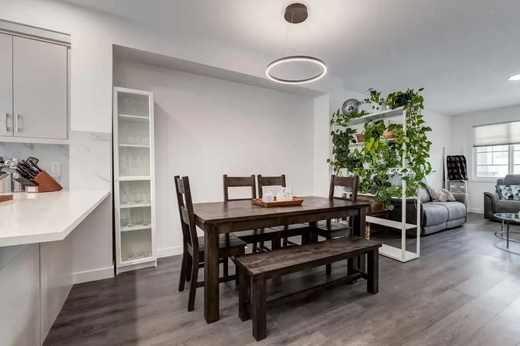 193 Ambleton Drive NW Calgary AB T3P 1W7