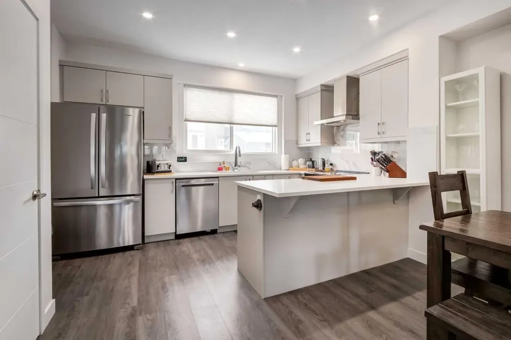 193 Ambleton Drive NW Calgary AB T3P 1W7