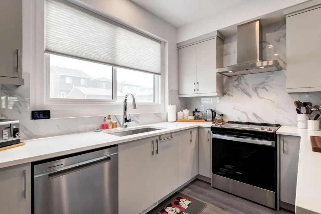 193 Ambleton Drive NW Calgary AB T3P 1W7