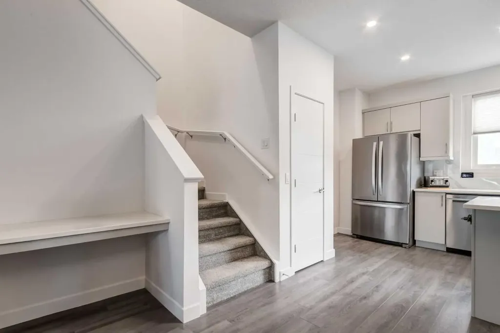 193 Ambleton Drive NW Calgary AB T3P 1W7