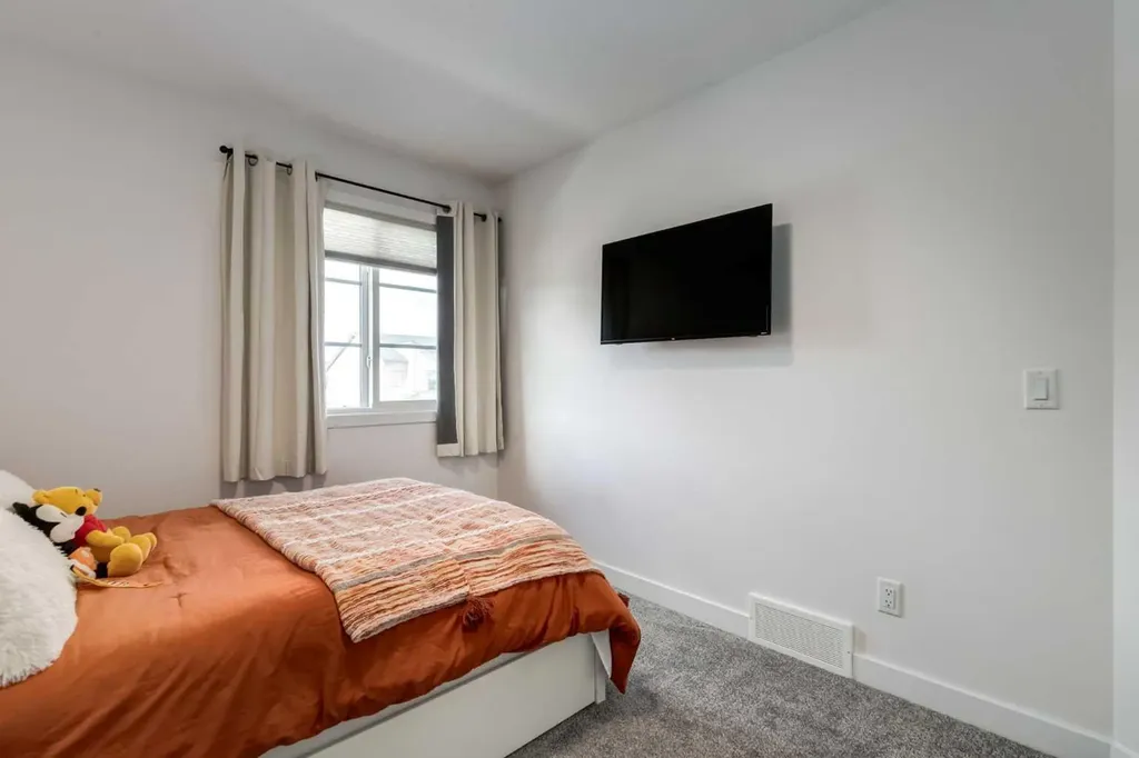 193 Ambleton Drive NW Calgary AB T3P 1W7