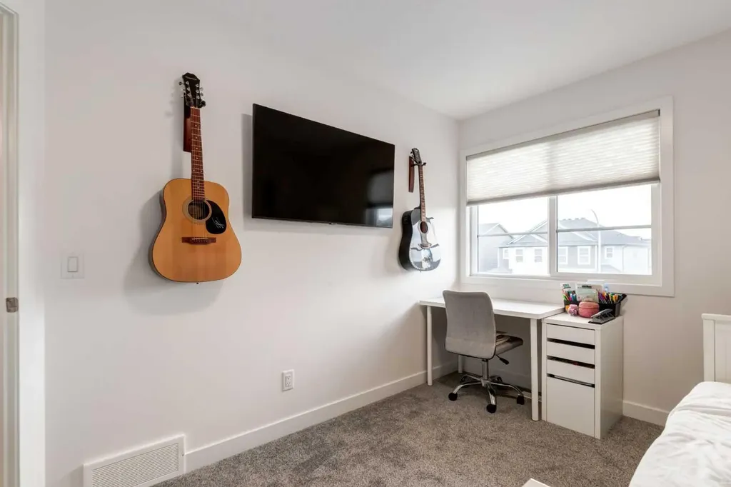 193 Ambleton Drive NW Calgary AB T3P 1W7