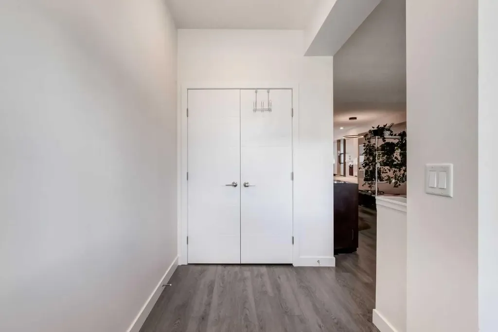 193 Ambleton Drive NW Calgary AB T3P 1W7