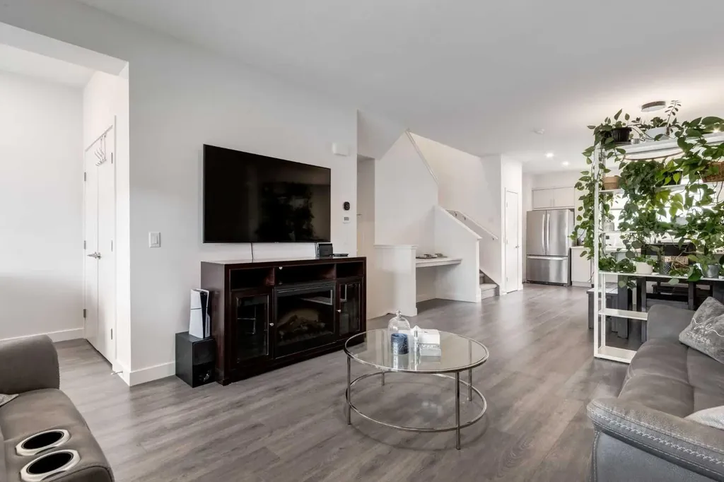 193 Ambleton Drive NW Calgary AB T3P 1W7