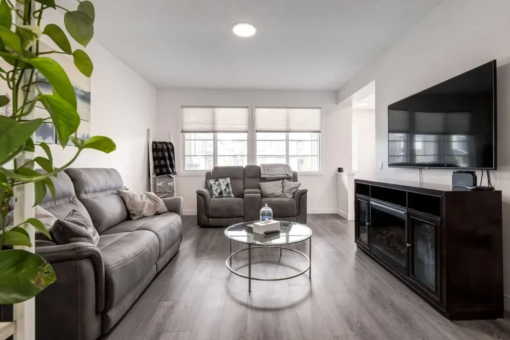 193 Ambleton Drive NW Calgary AB T3P 1W7