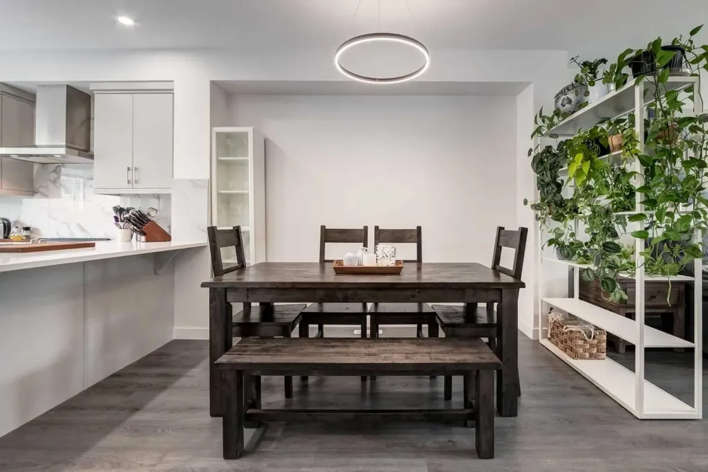 193 Ambleton Drive NW Calgary AB T3P 1W7