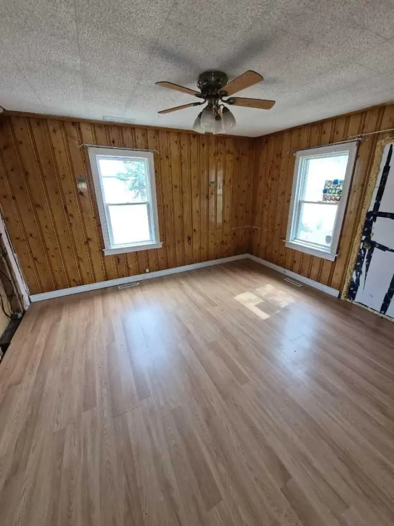 10009 99 Street Sexsmith AB T0H 3C0