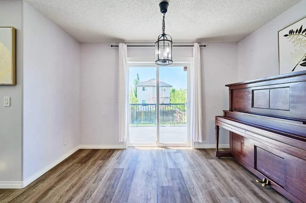 153 Royal Birch Bay NW Calgary AB T3G5X6