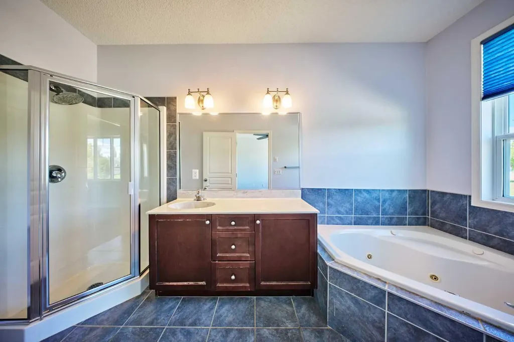 153 Royal Birch Bay NW Calgary AB T3G5X6