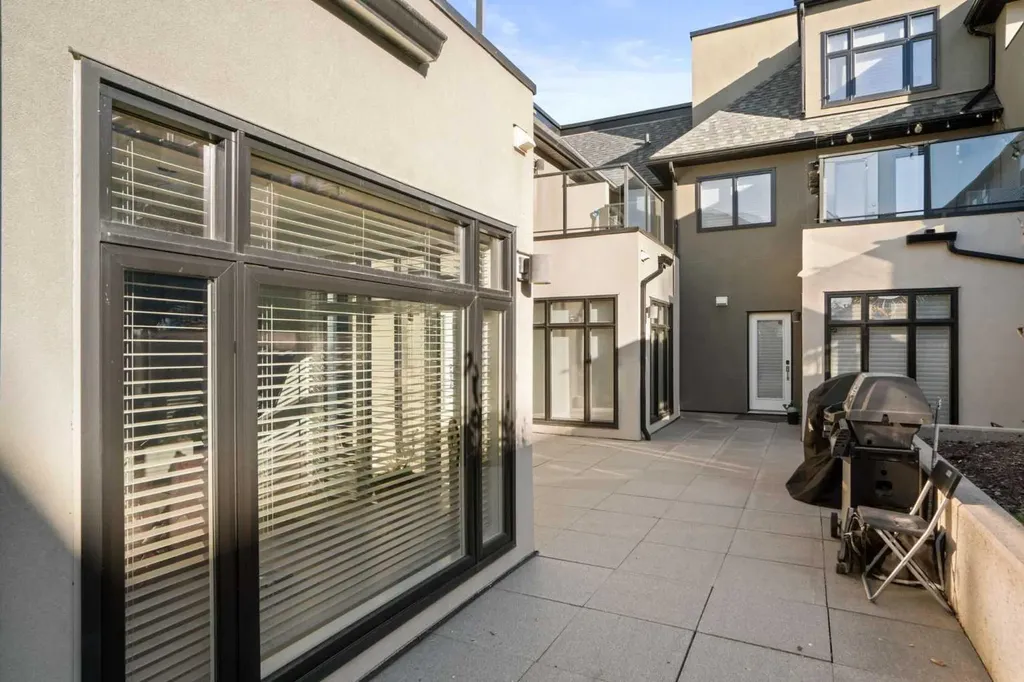 1511 23 Avenue SW Calgary AB T2T 0T8