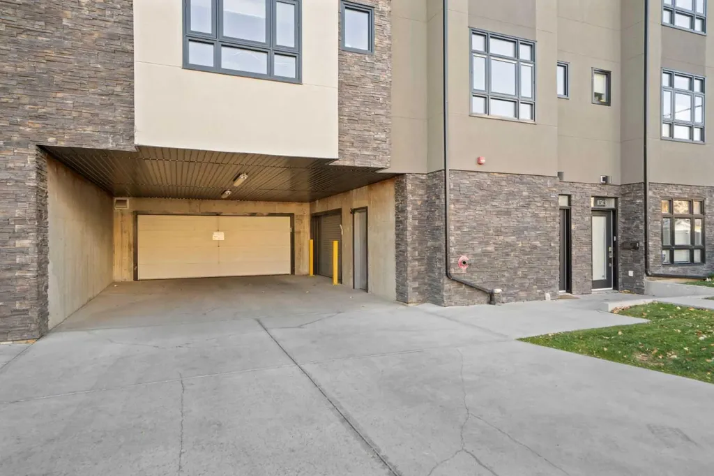 1511 23 Avenue SW Calgary AB T2T 0T8