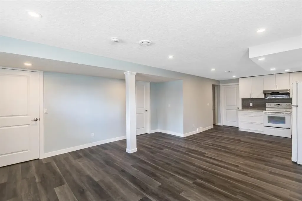 4528 40 Street NE Calgary AB T3K 1M4