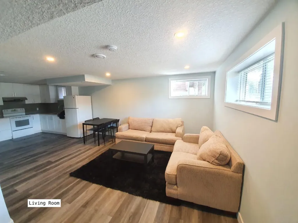 4528 40 Street NE Calgary AB T3K 1M4
