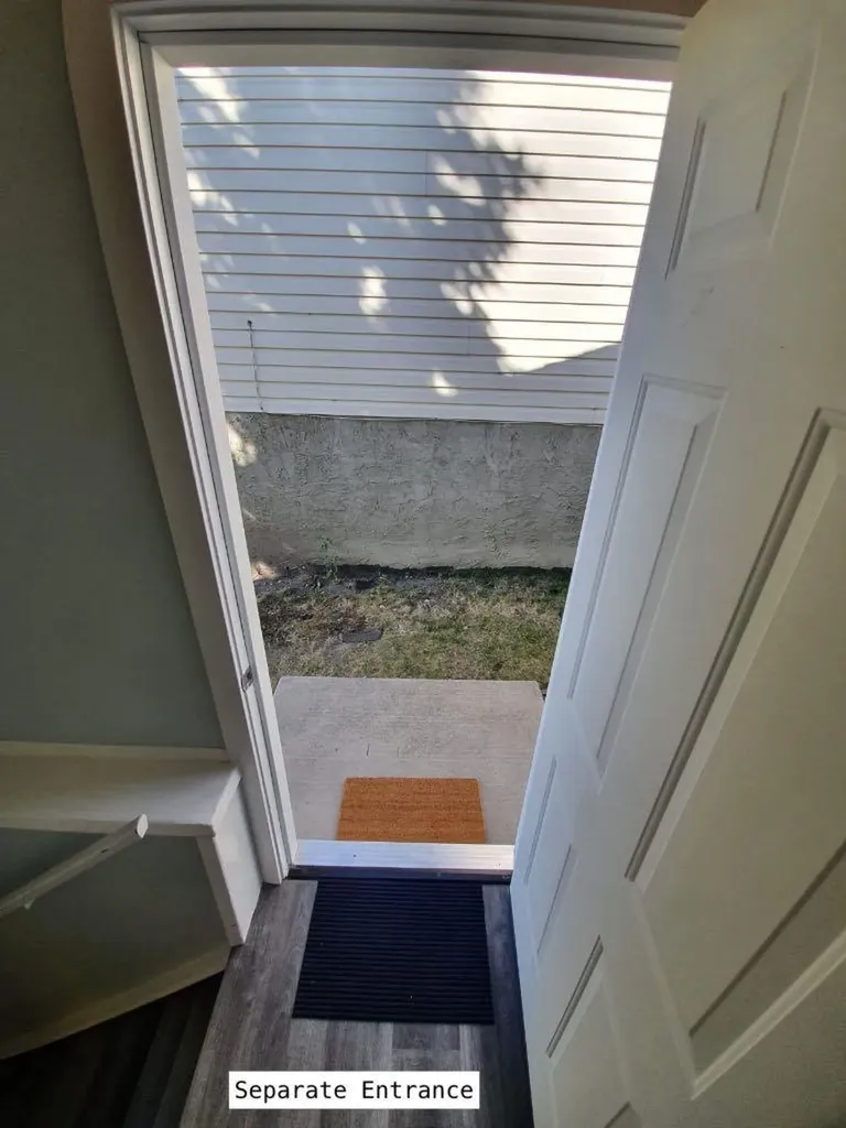 4528 40 Street NE Calgary AB T3K 1M4