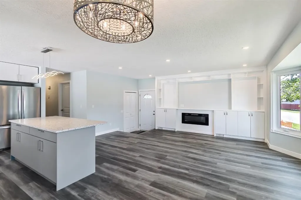 4528 40 Street NE Calgary AB T3K 1M4