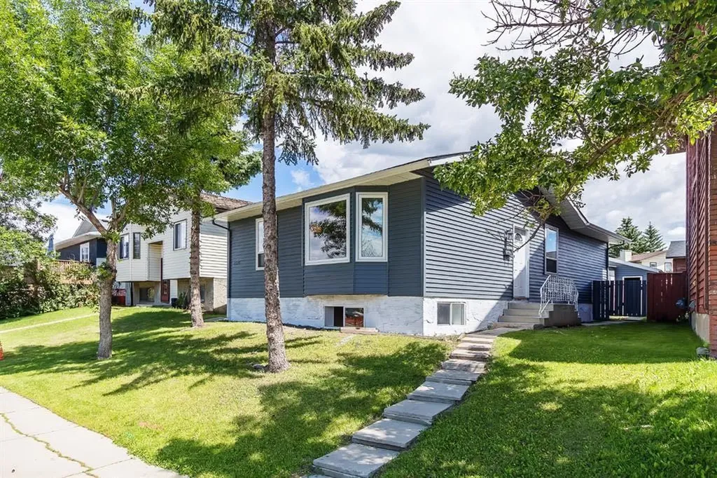 4528 40 Street NE Calgary AB T3K 1M4