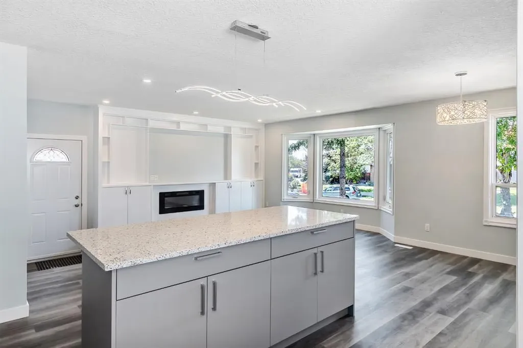 4528 40 Street NE Calgary AB T3K 1M4
