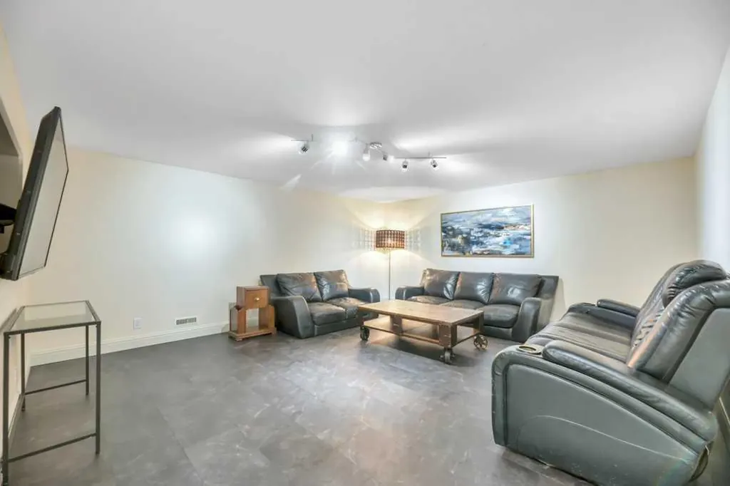 4 Maplewood Estates Strathmore AB T1P 1G6
