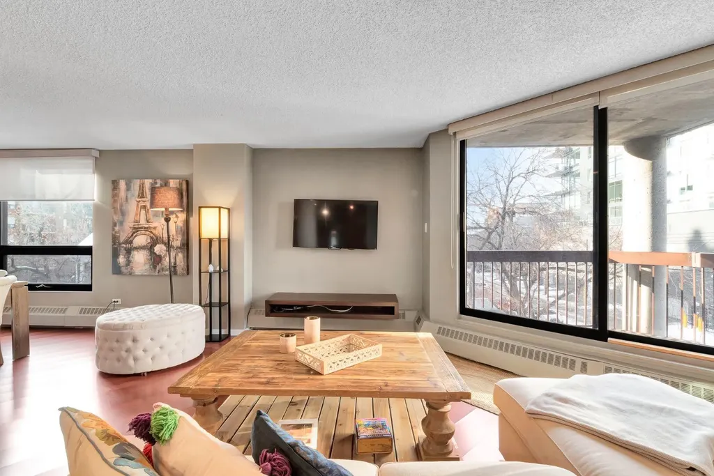 1304 15 Avenue SW Calgary AB T3C 0X7