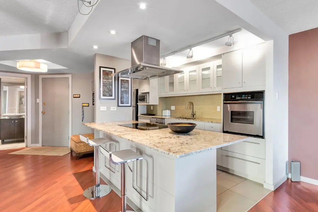 1304 15 Avenue SW Calgary AB T3C 0X7