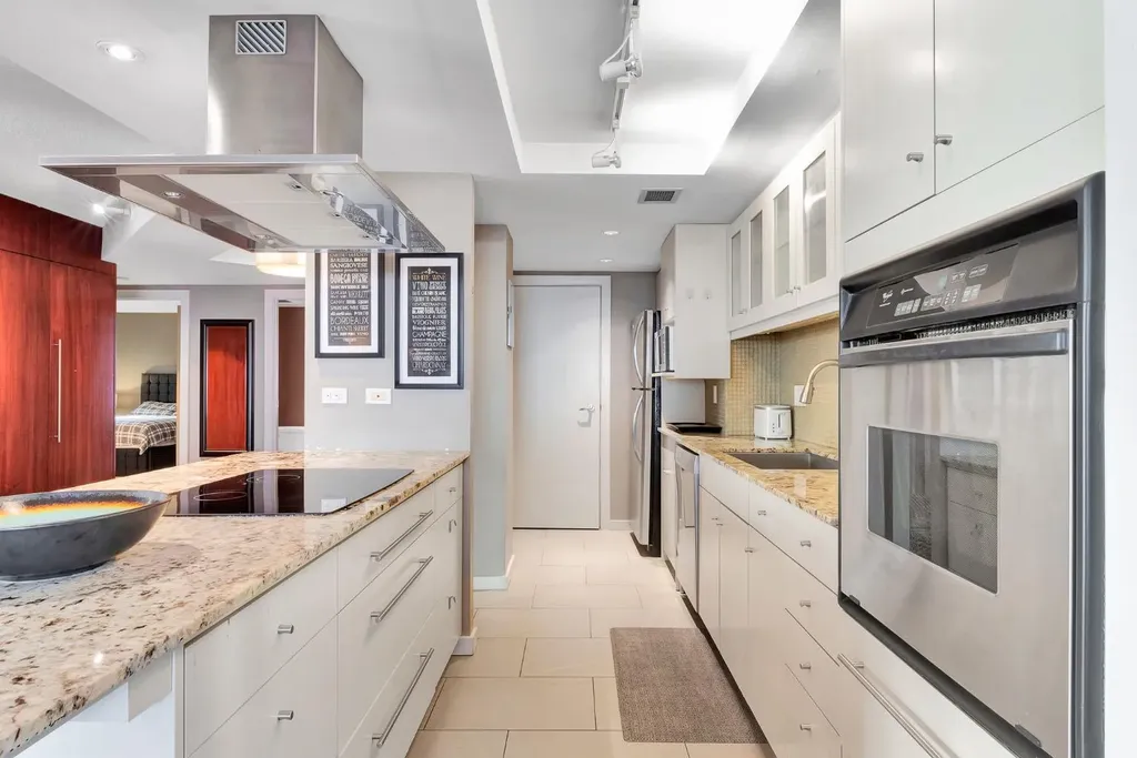 1304 15 Avenue SW Calgary AB T3C 0X7