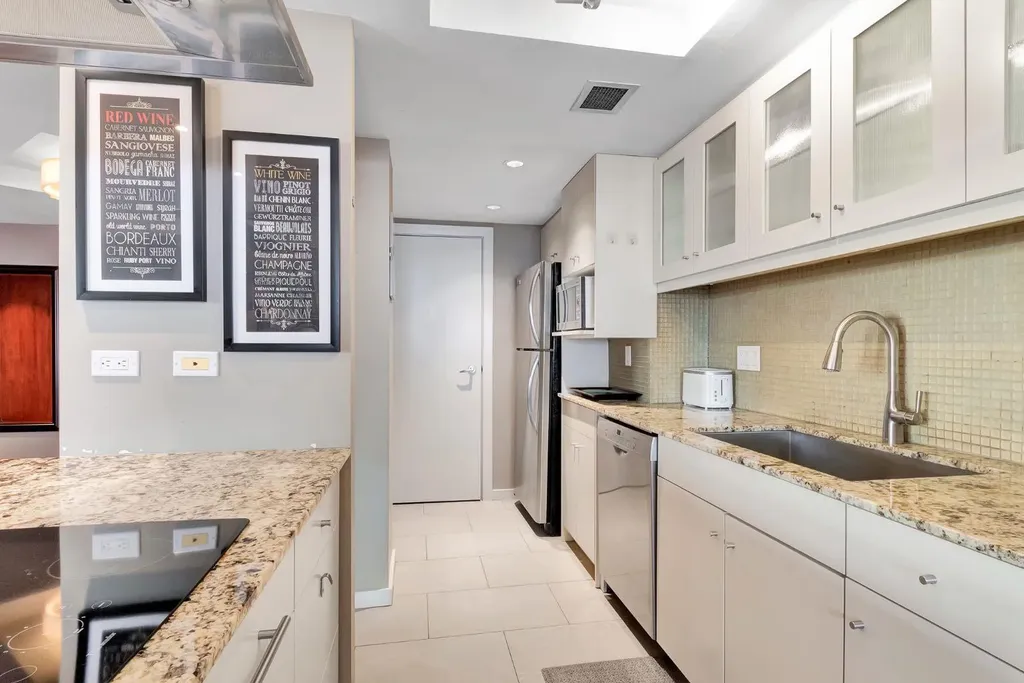 1304 15 Avenue SW Calgary AB T3C 0X7
