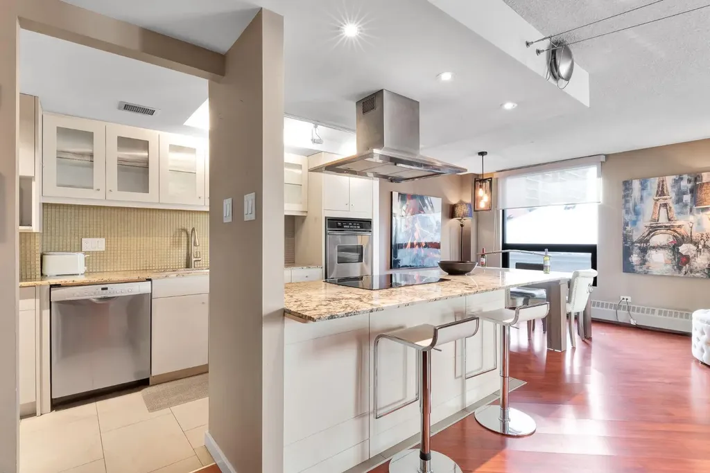 1304 15 Avenue SW Calgary AB T3C 0X7