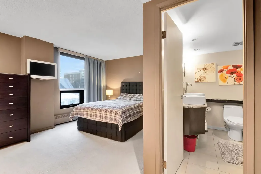 1304 15 Avenue SW Calgary AB T3C 0X7
