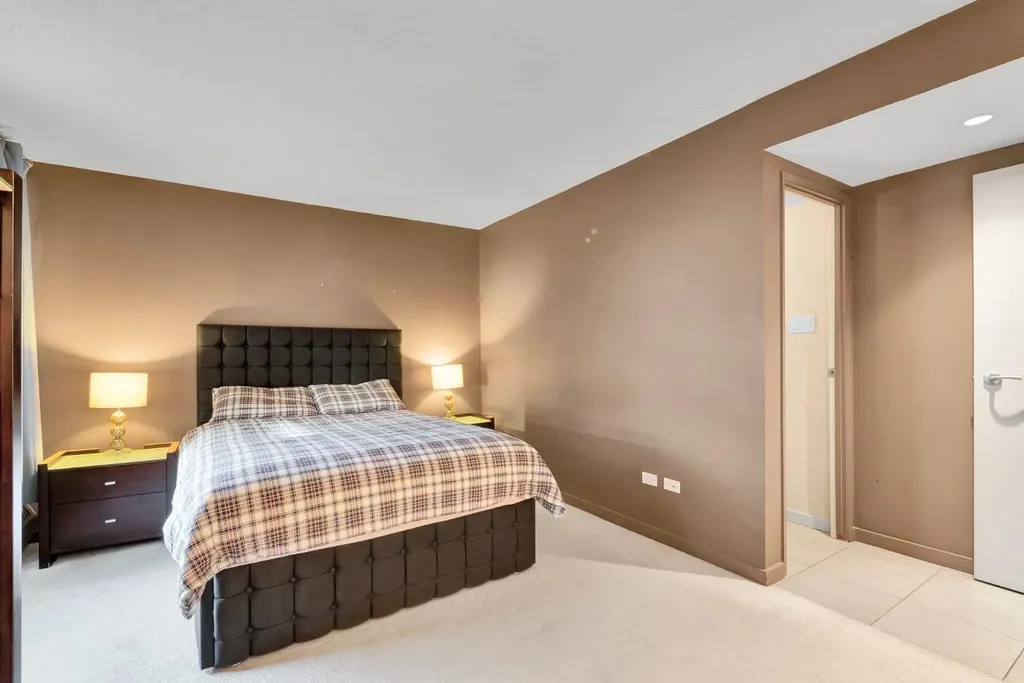 1304 15 Avenue SW Calgary AB T3C 0X7