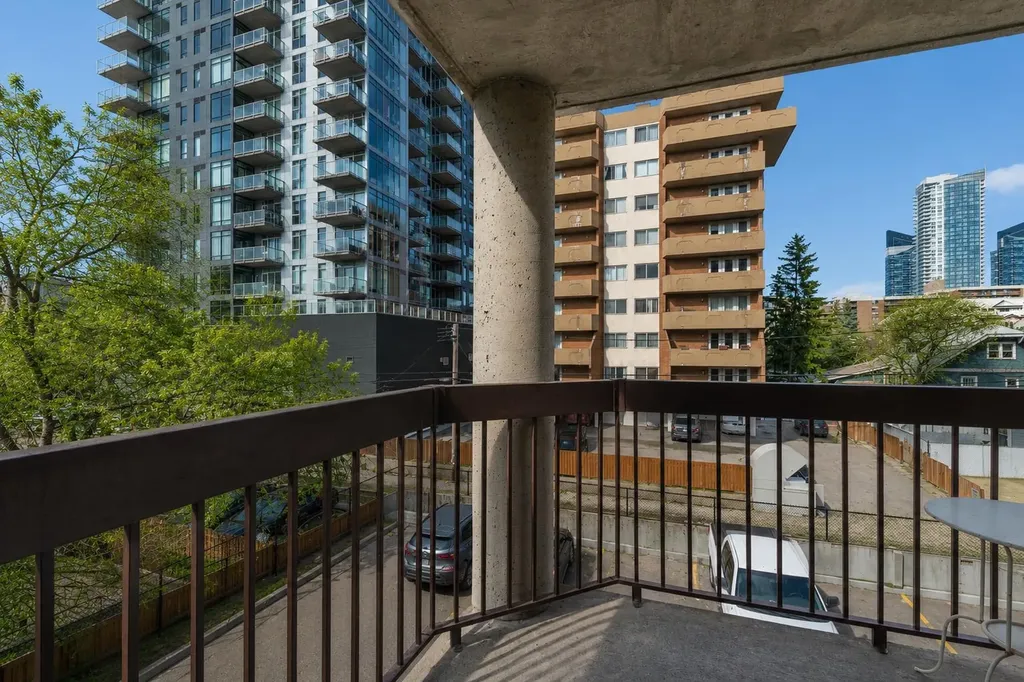 1304 15 Avenue SW Calgary AB T3C 0X7