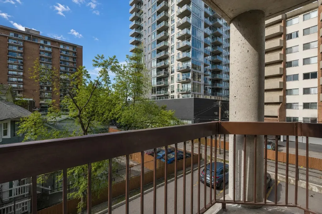 1304 15 Avenue SW Calgary AB T3C 0X7