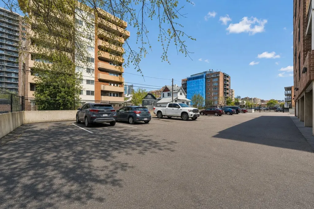 1304 15 Avenue SW Calgary AB T3C 0X7
