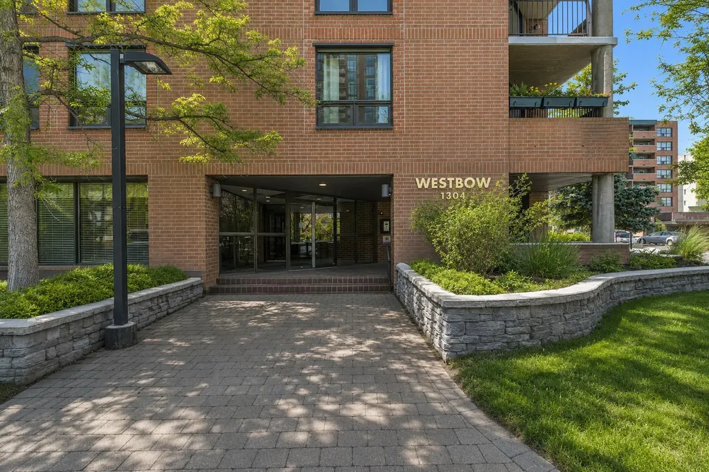1304 15 Avenue SW Calgary AB T3C 0X7