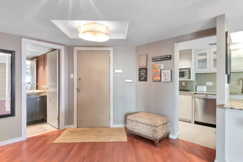1304 15 Avenue SW Calgary AB T3C 0X7