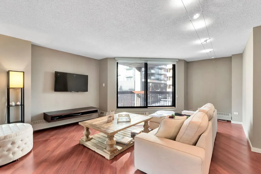1304 15 Avenue SW Calgary AB T3C 0X7