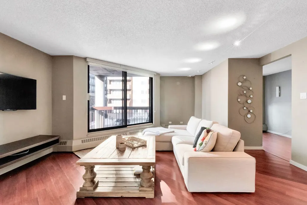 1304 15 Avenue SW Calgary AB T3C 0X7