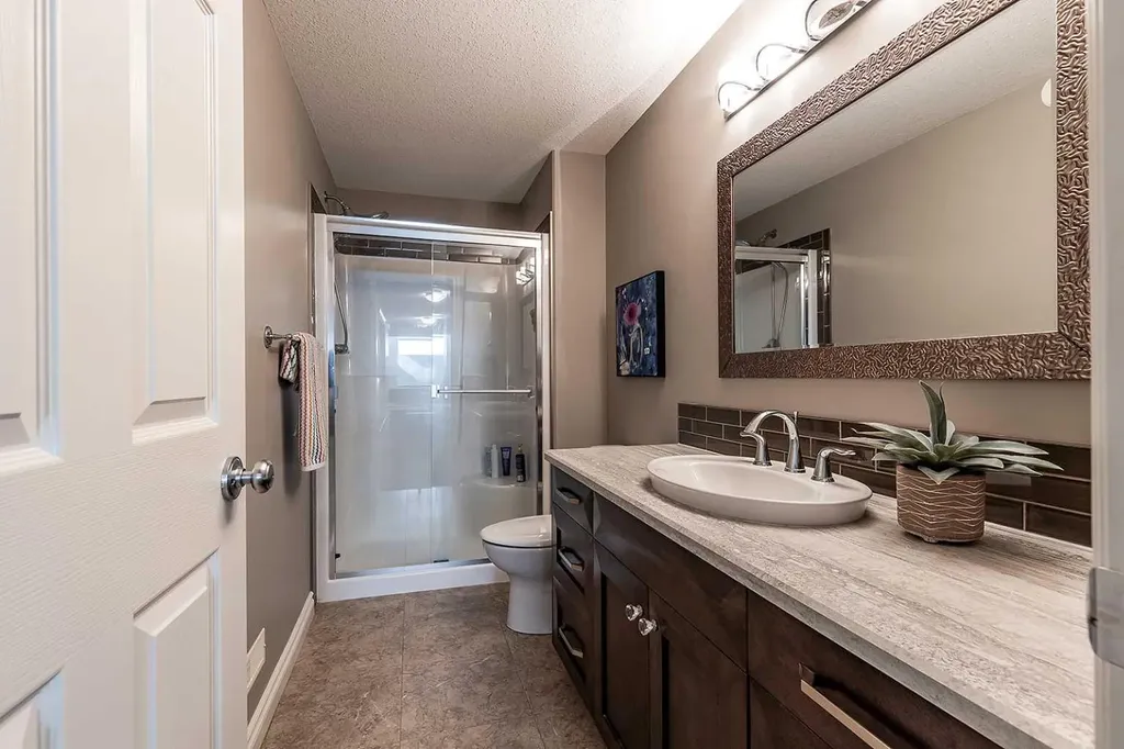 452 Somerside Place SE Medicine Hat AB T1B 0N5