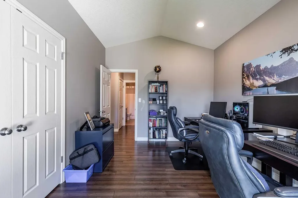 452 Somerside Place SE Medicine Hat AB T1B 0N5