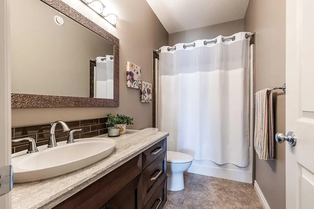 452 Somerside Place SE Medicine Hat AB T1B 0N5