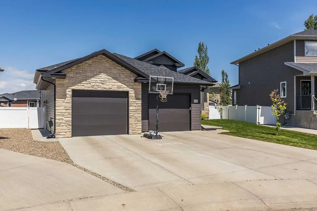 452 Somerside Place SE Medicine Hat AB T1B 0N5