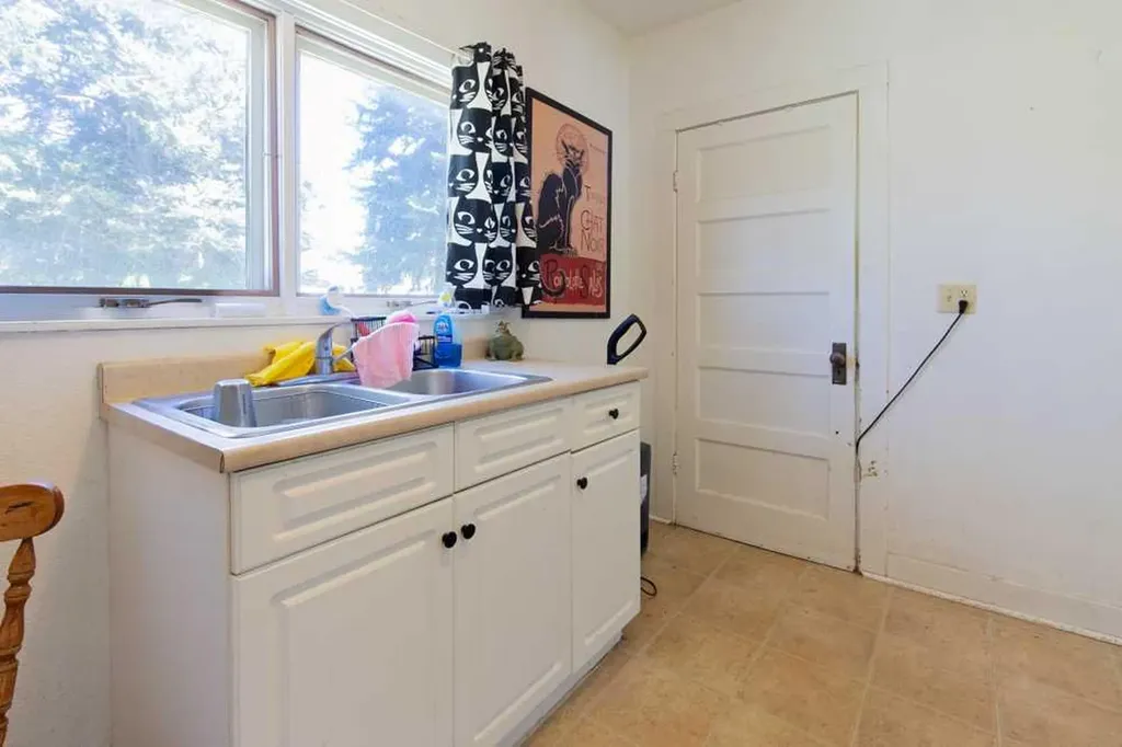 664 1 Street W Cardston AB T0K 0K0