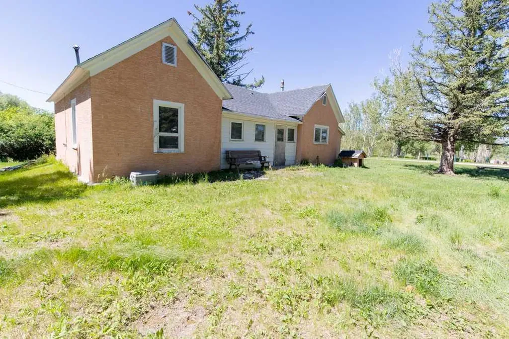 664 1 Street W Cardston AB T0K 0K0