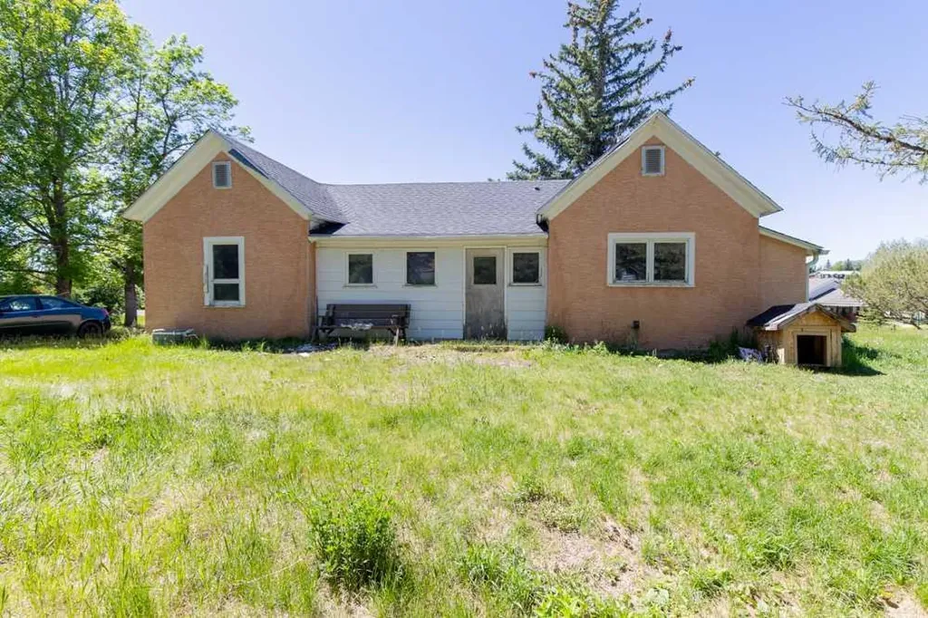 664 1 Street W Cardston AB T0K 0K0