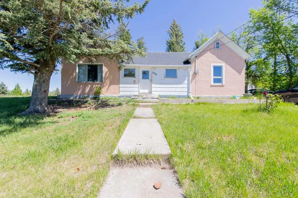 664 1 Street W Cardston AB T0K 0K0